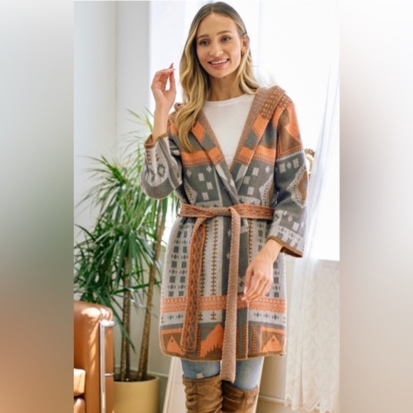 NWT On Blue Boutique Aztec Design Hooded Cardigan Sweater Size M - Picture 1 of 9